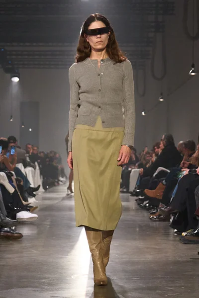 Look 15